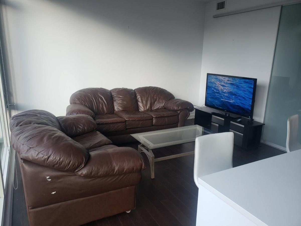 Lovely Entire 1 Bedroom plus a Den Fully Furnished - Housity