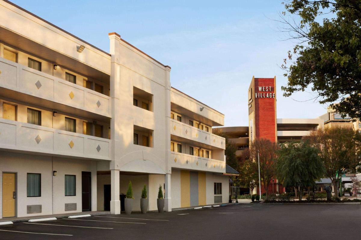 Hotel Bo, a Days Inn by Wyndham Chattanooga Downtown - Housity