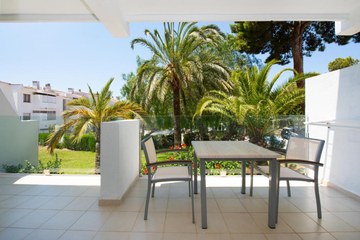 Jardín al aire libre en Aparthotel Ponent Mar