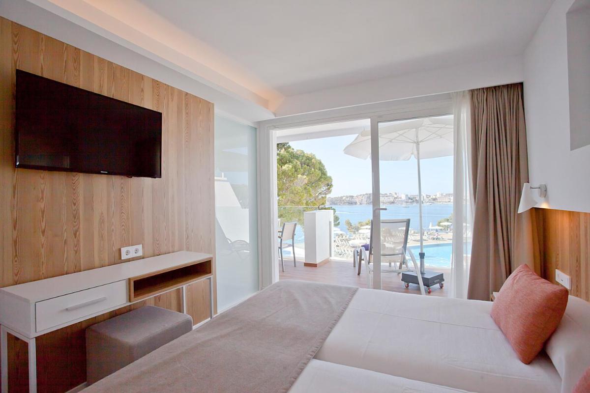Cama o camas de una habitación en Aparthotel Ponent Mar