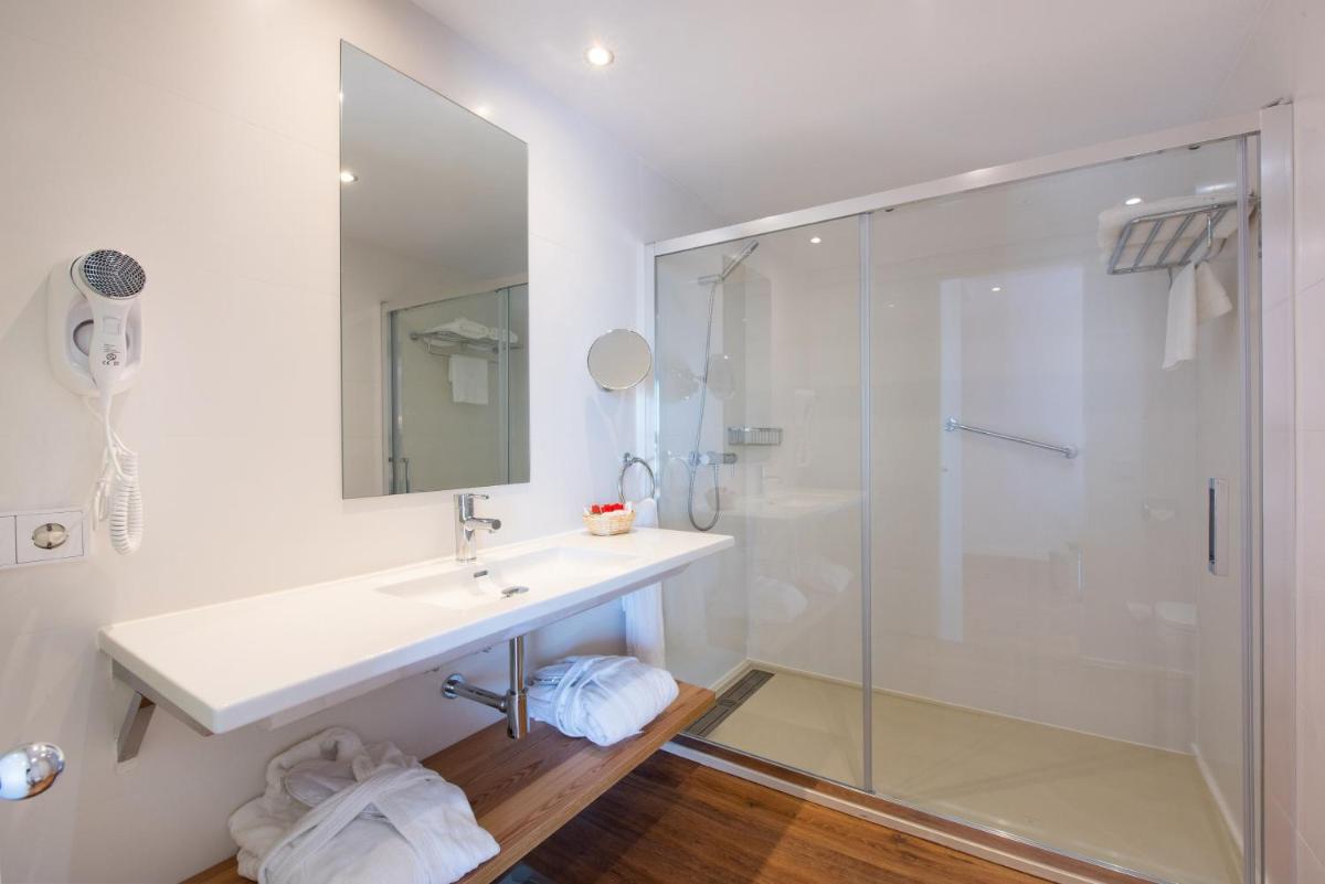 Un baño de Aparthotel Ponent Mar