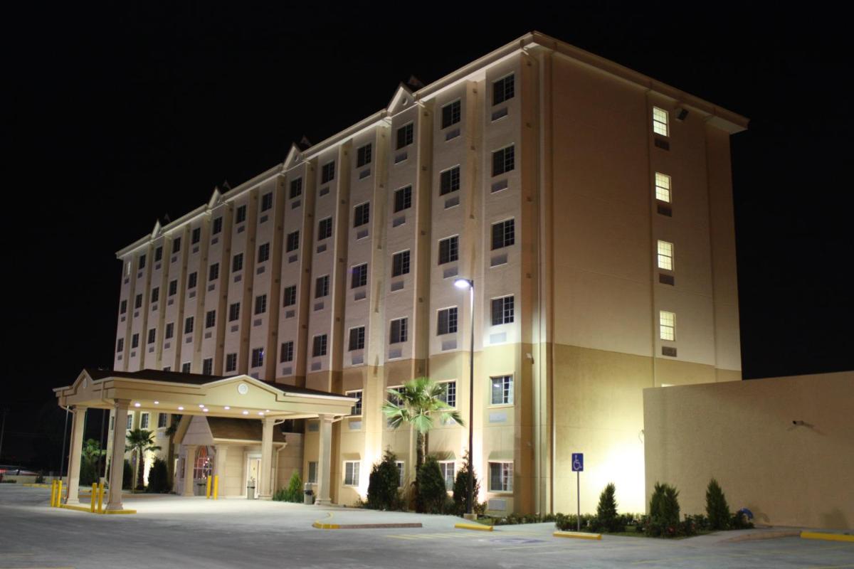 Microtel Inn and Suites by Wyndham Toluca - Housity