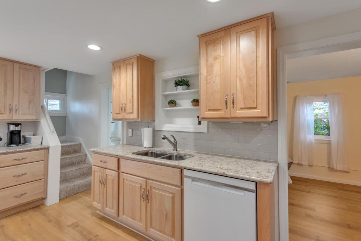 Amazing Lakefront Retreat On Long Lake! home - Housity