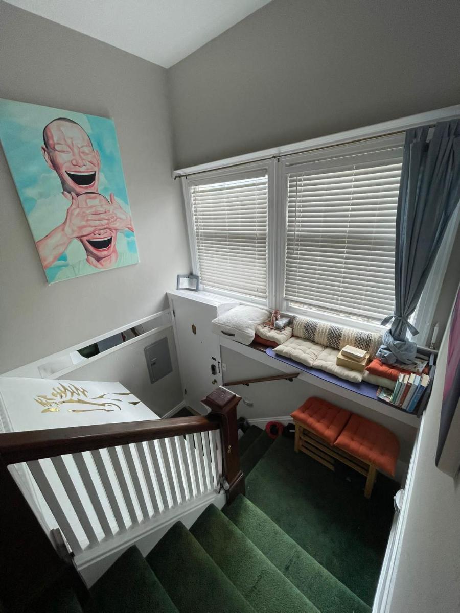 Newly Furnished & Remodeled Victorian apartment - Housity