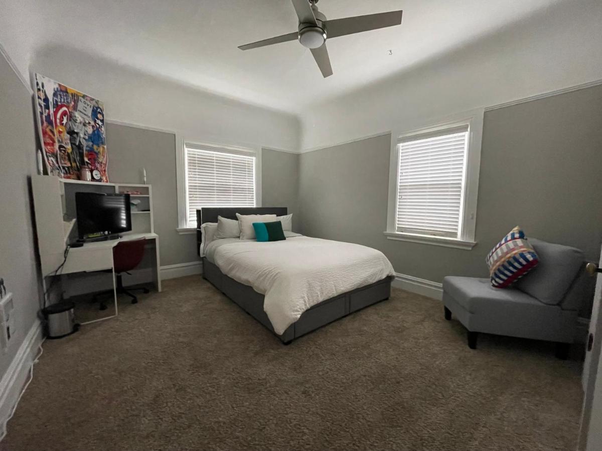 Newly Furnished & Remodeled Victorian apartment - Housity