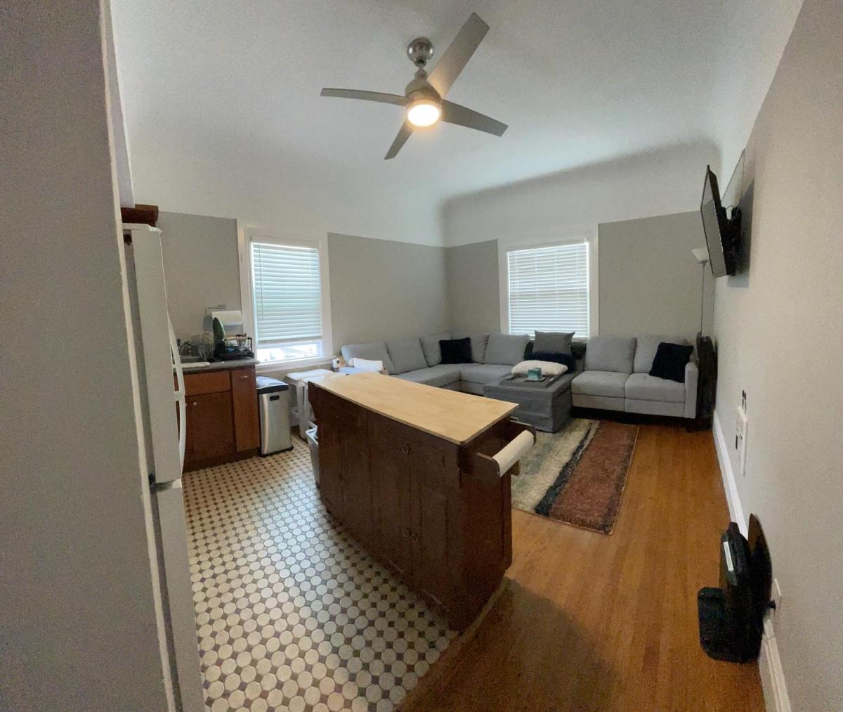 Newly Furnished & Remodeled Victorian apartment - Housity
