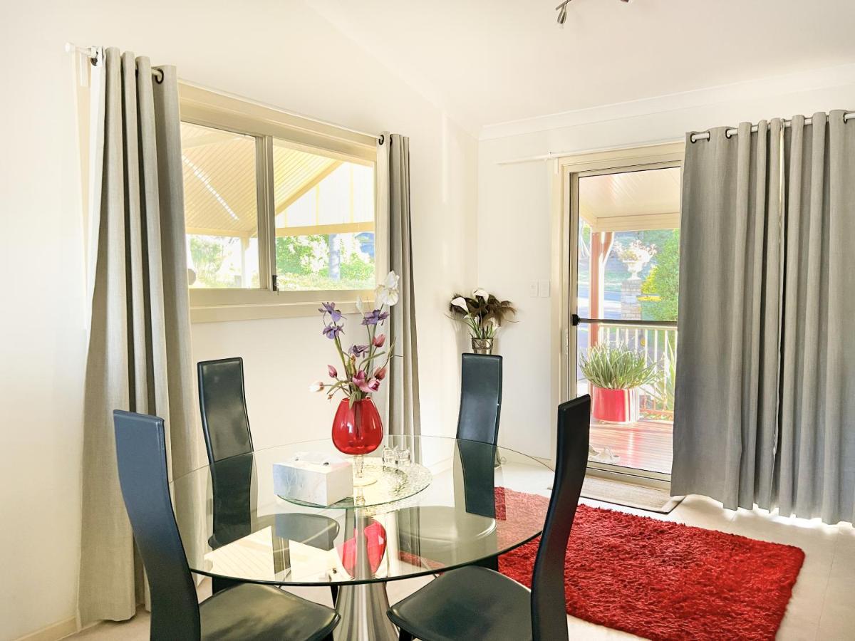 Bright & Beautiful Home On The Hills! - Housity