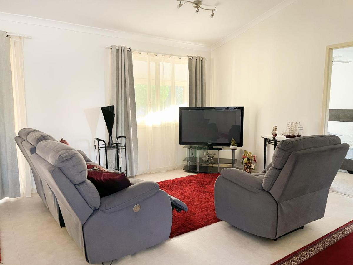 Bright & Beautiful Home On The Hills! - Housity