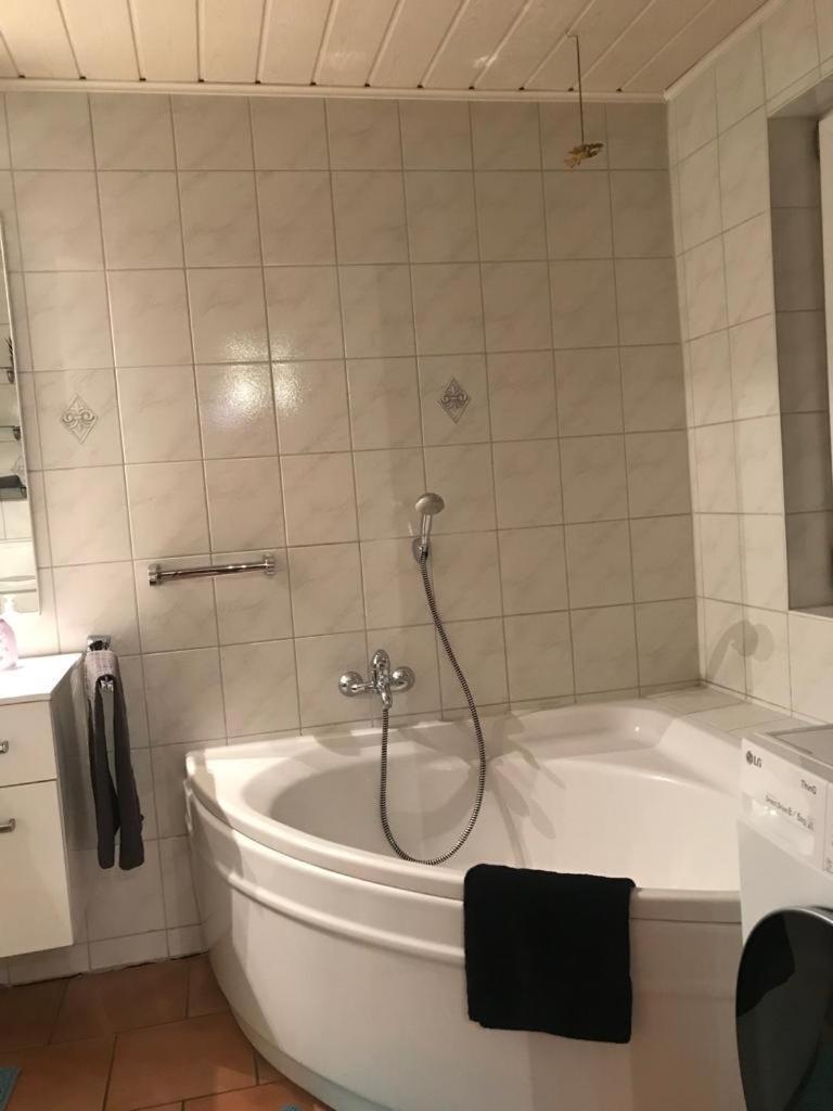 Suitetrails - Schöne ruhige Wohnung mit Terrasse und Parkplatz