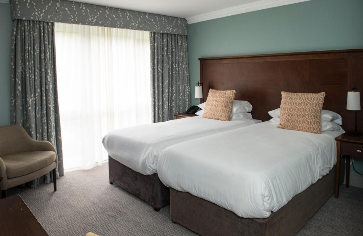Bush Hotel Farnham - Housity