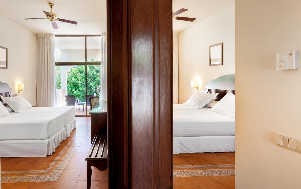 Cama o camas de una habitación en Occidental Jandía Playa