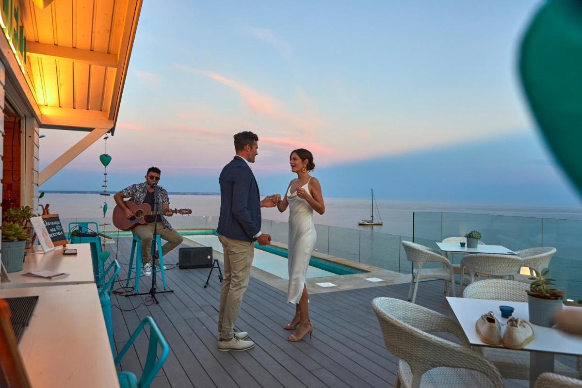 Clientes alojados en Aparthotel Ponent Mar