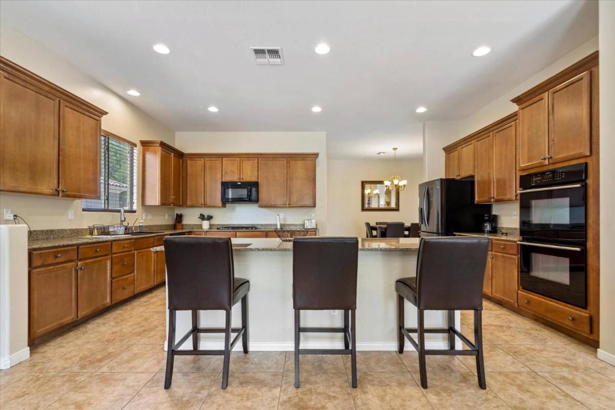 Grand Ironhorse - Housity