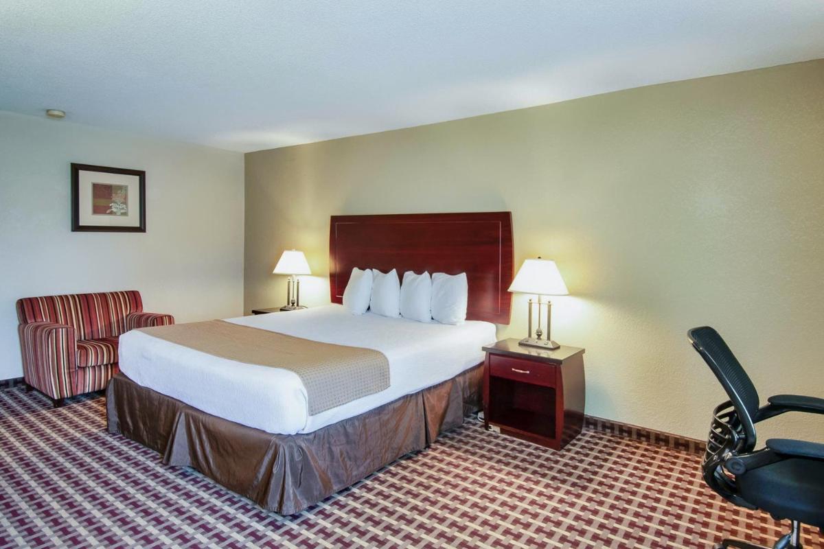 Days Inn & Suites by Wyndham Johnson City - Housity