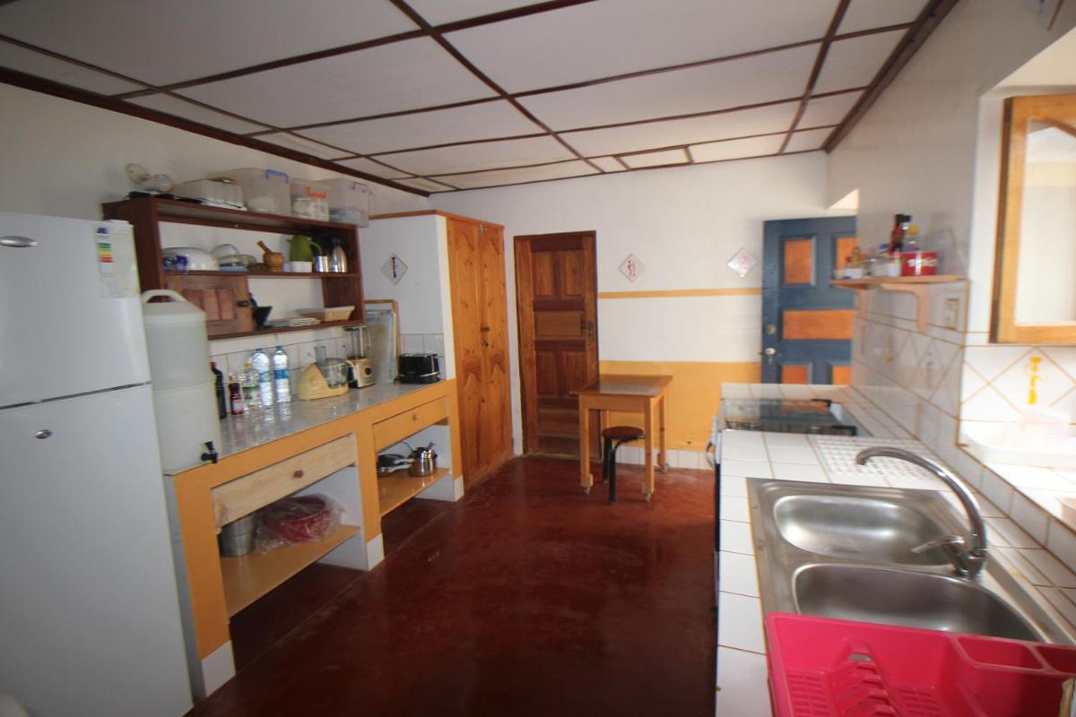 Suitetrails - Casa Evora Calheta - Typical fisherman's house on beach, whole house privatization