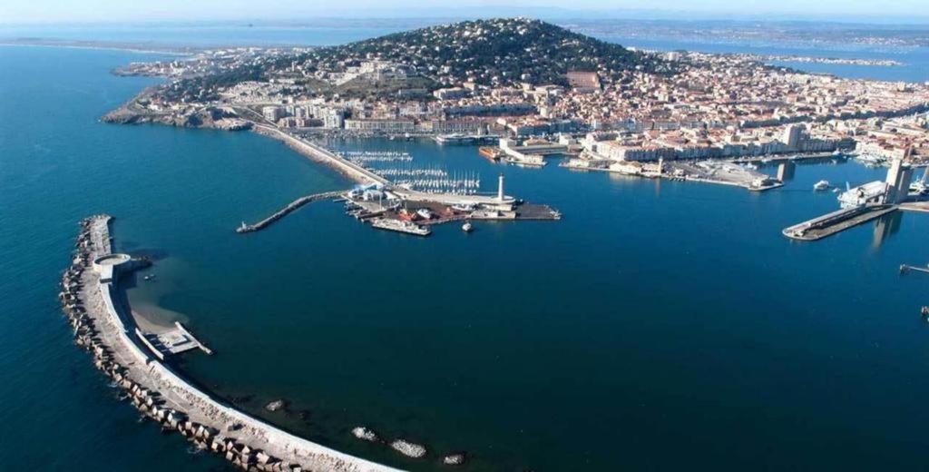 STUDIO 4 PERSONNES A 2Mn DE LA PLAGE - Housity