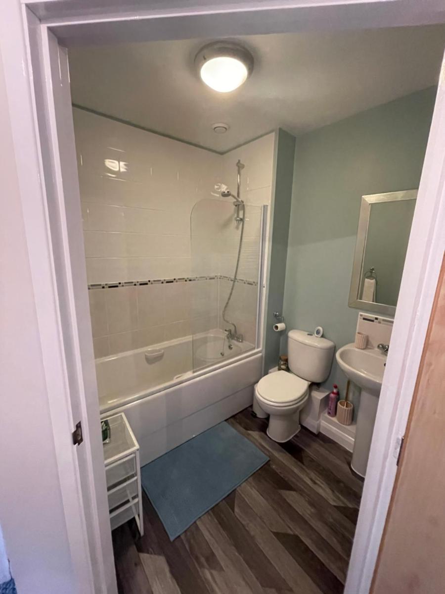 Entire modern apartment in Coventry City Centre - Housity