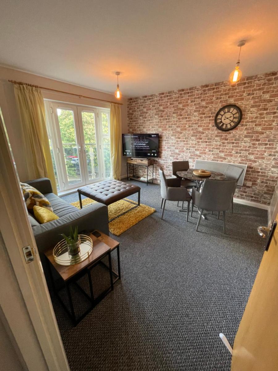 Entire modern apartment in Coventry City Centre - Housity