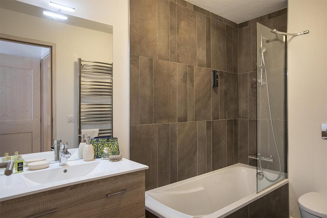 Salle de bains dans l'établissement TERRESENS - Le Hameau de Barthélémy