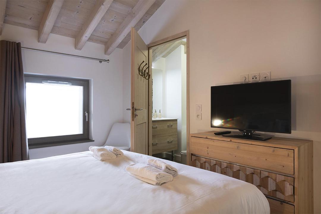 Télévision ou salle de divertissement dans l'établissement TERRESENS - Le Hameau de Barthélémy