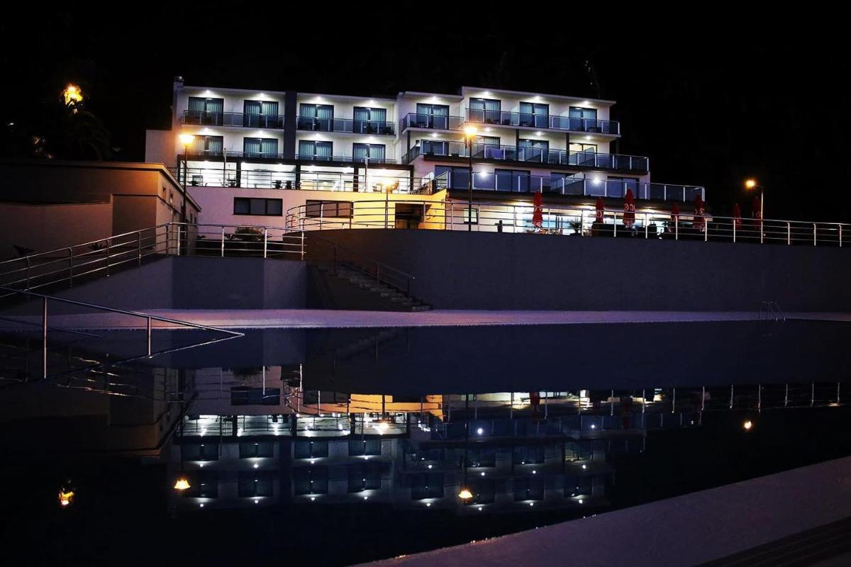 A piscina em ou perto de Calamar Hotel