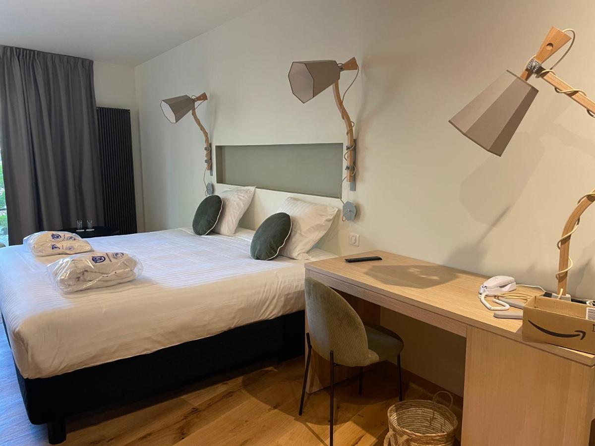 Un ou plusieurs lits dans un hébergement de l'établissement Le Bois Dormant-Hôtel Restaurant & Spa Logis Hôtel
