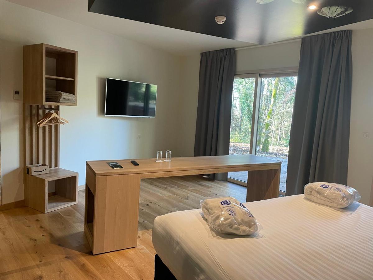 Un ou plusieurs lits dans un hébergement de l'établissement Le Bois Dormant-Hôtel Restaurant & Spa Logis Hôtel