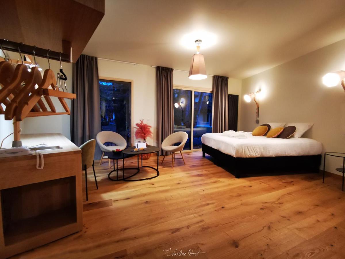Un ou plusieurs lits dans un hébergement de l'établissement Le Bois Dormant-Hôtel Restaurant & Spa Logis Hôtel