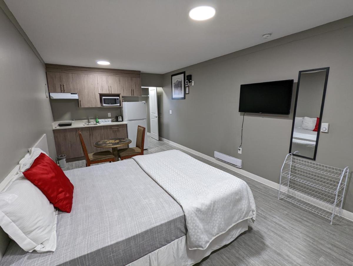 Riverside Motel - Housity