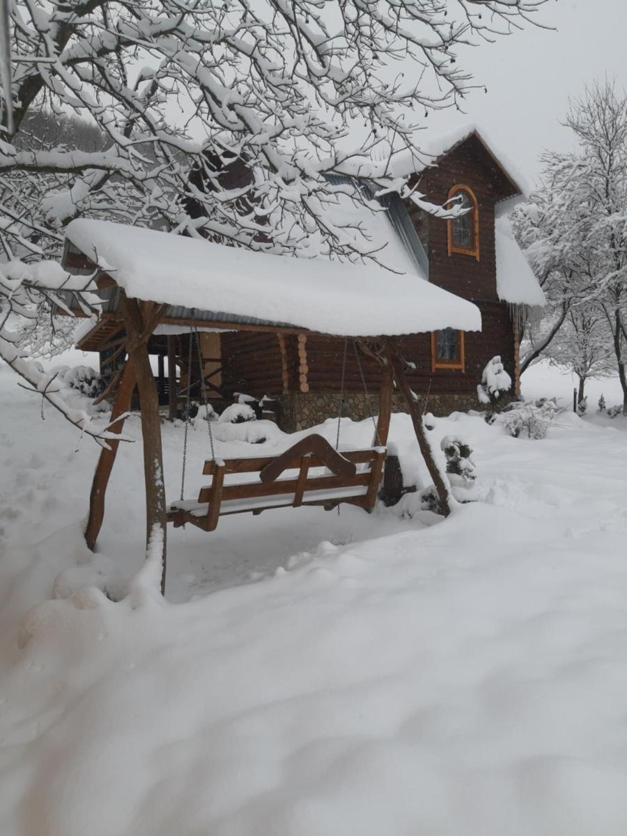 Дерев'яний будинок з банею - Housity