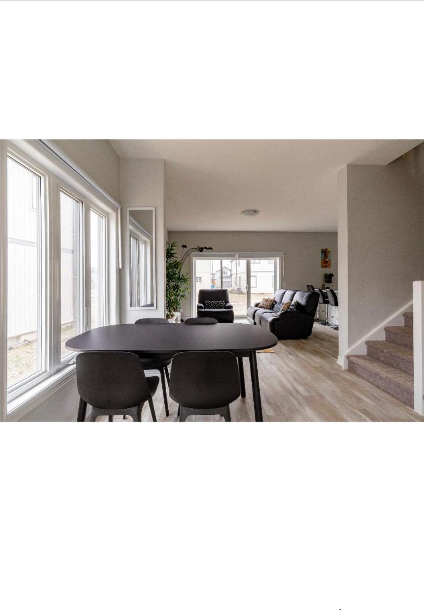 Luxury whole house mins from Niagara Falls & Brock uni - Housity