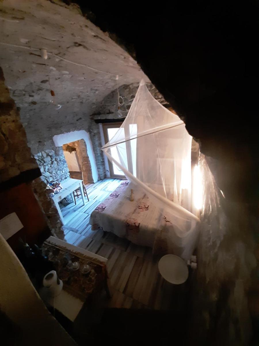 La grotta dell'Antica Calvasino - Jacuzzi - Housity