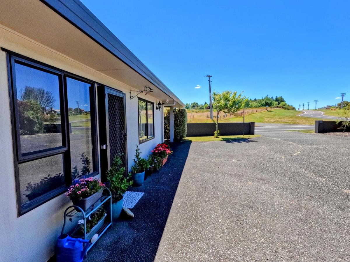 Almost Country - Housity