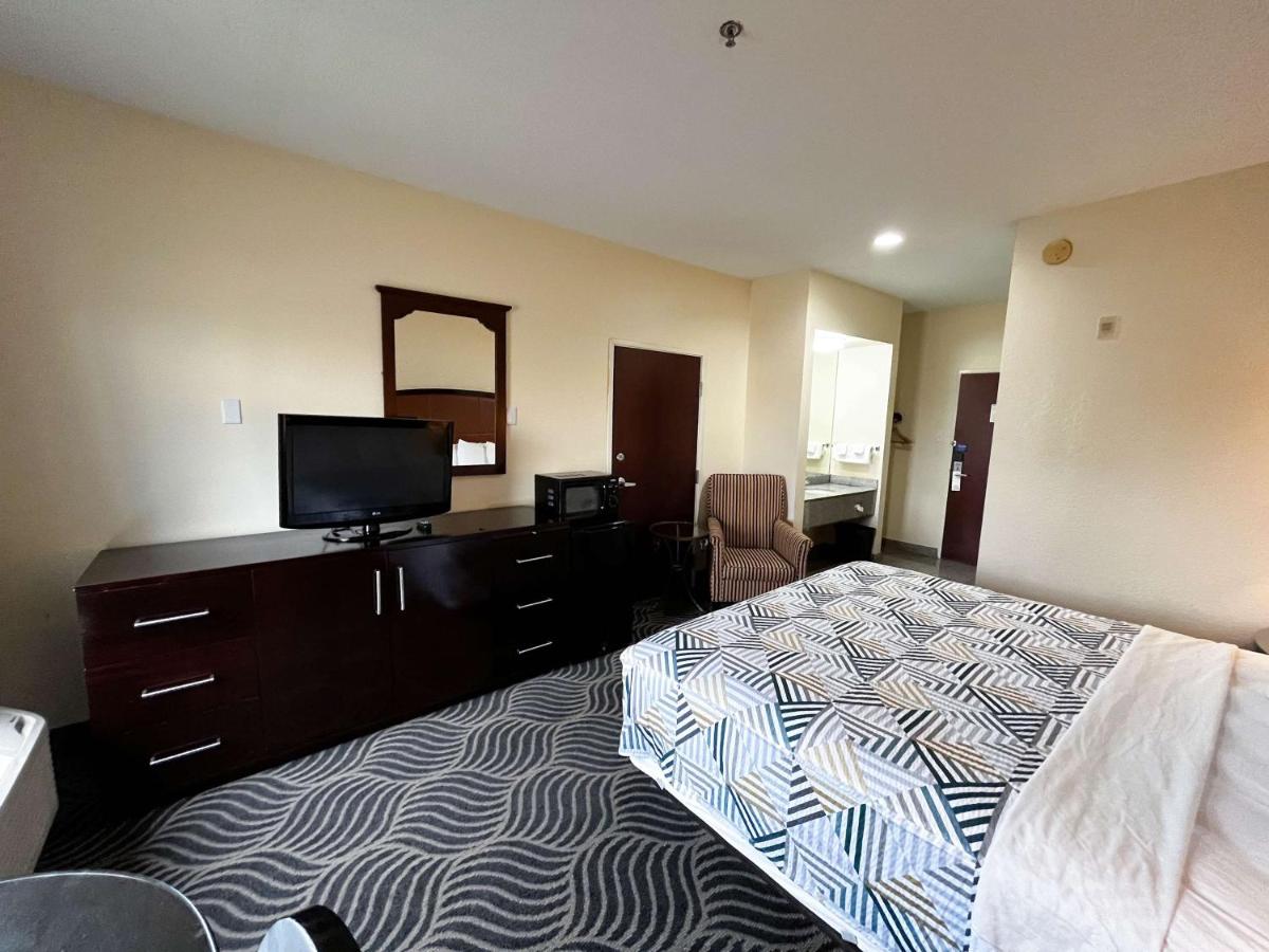 Executive Inn & Suites Breaux Bridge, LA - Housity