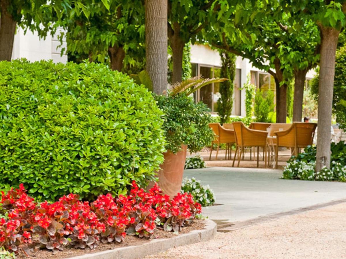 Jardín al aire libre en Hotel Balneario Prats