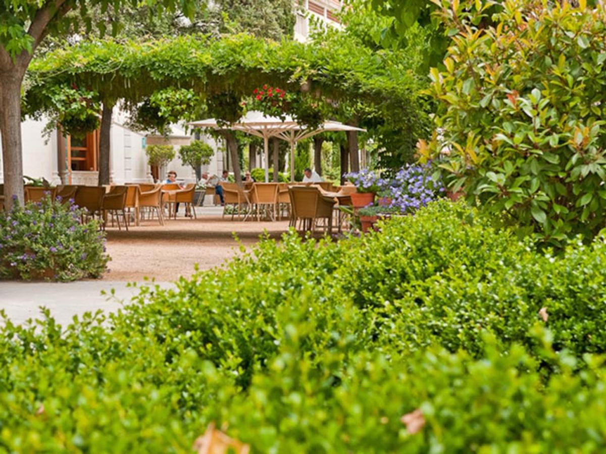 Jardín al aire libre en Hotel Balneario Prats