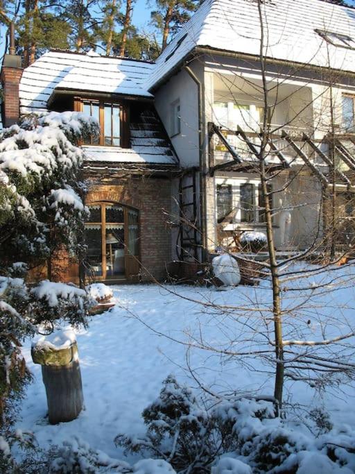 Pokój w domu z ogrodem w Milanówku - Housity