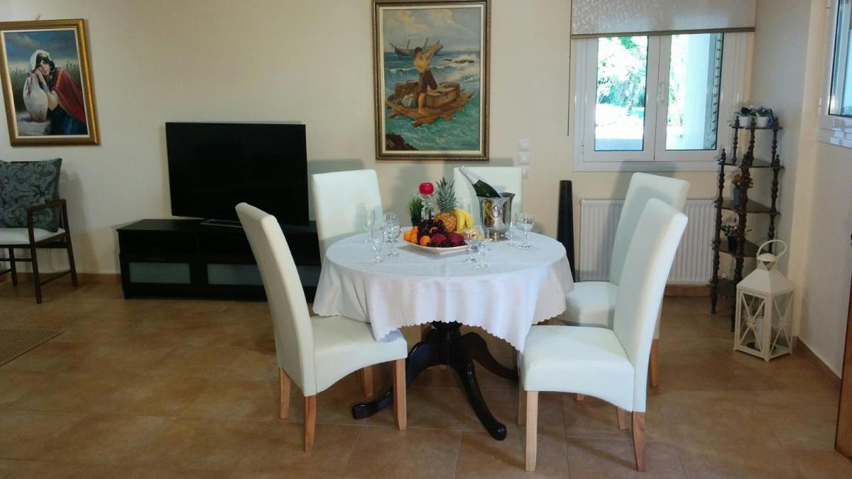 beautiful cosy house at Greek Riviera - Housity