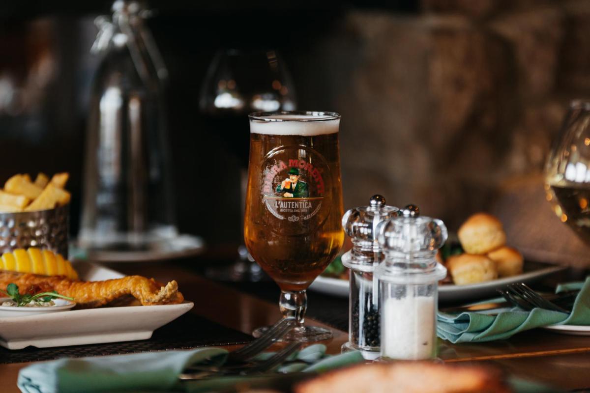 The Sitwell Arms Hotel - Housity