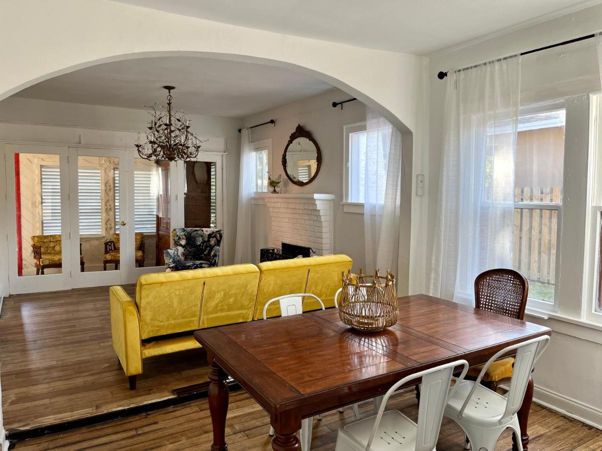 Dania's Cottage at Dania Beach - Housity