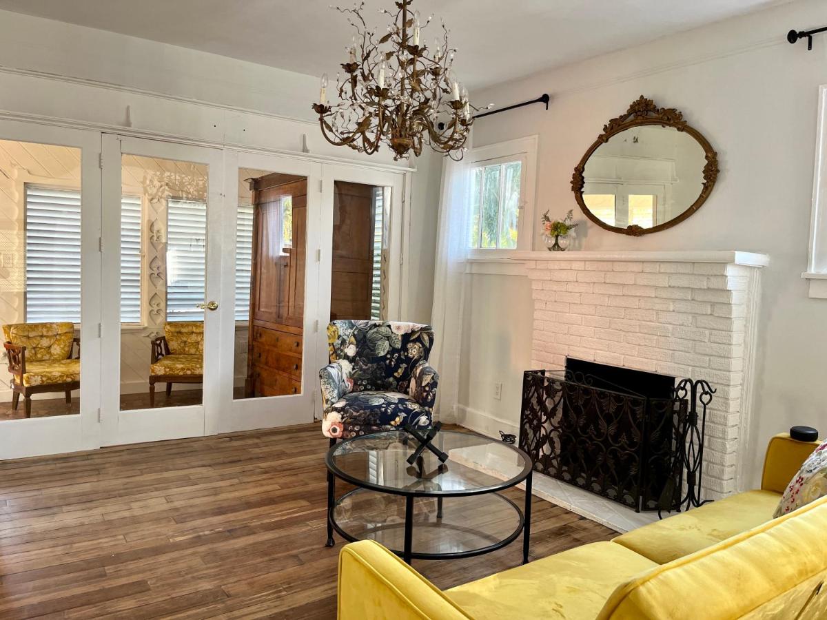 Dania's Cottage at Dania Beach - Housity