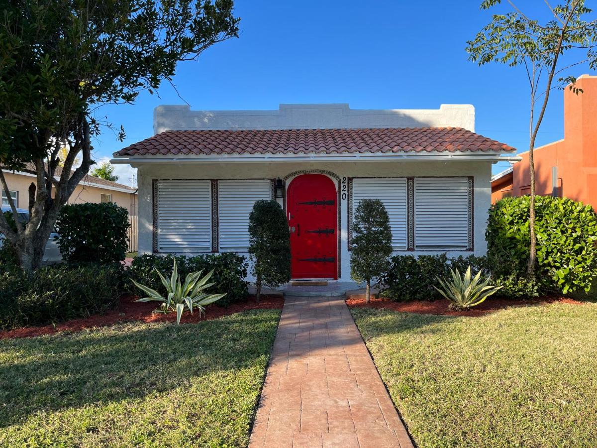 Dania's Cottage at Dania Beach - Housity