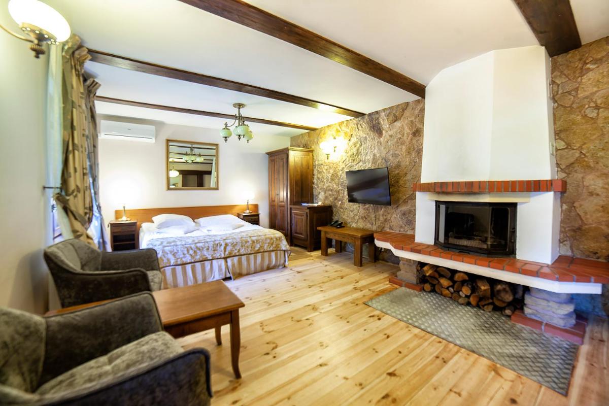 Hotel Dworek Wapionka - Housity