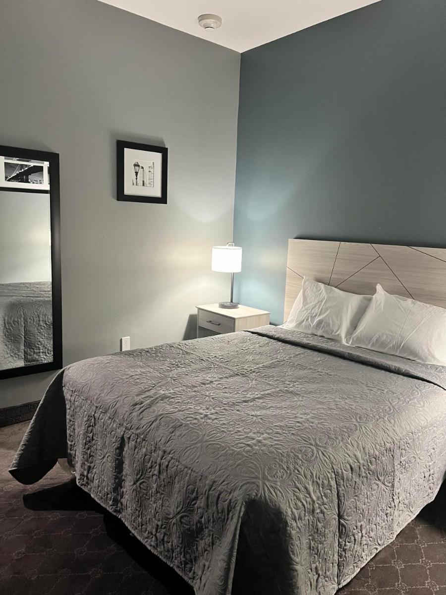 Deluxe Inn & Suites - Long Island City NYC - Housity