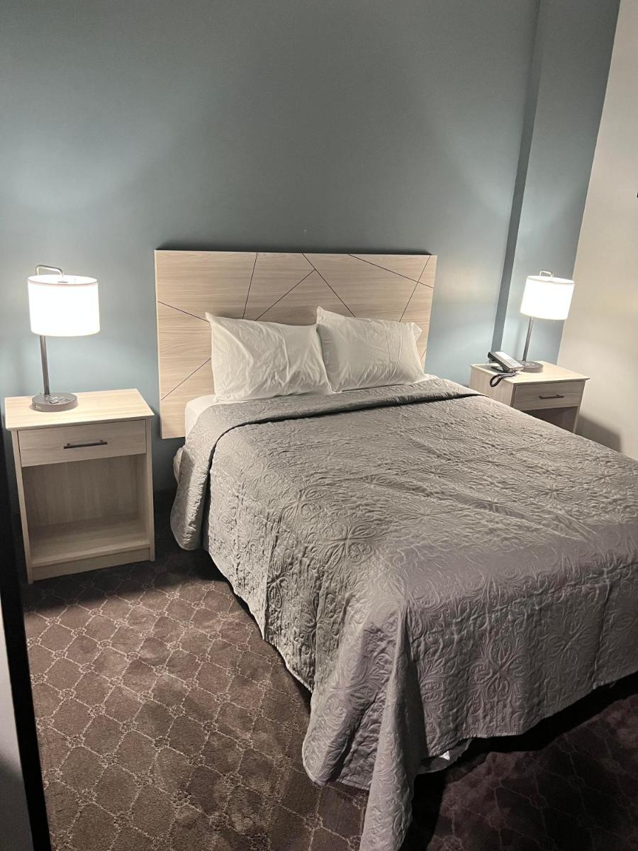 Deluxe Inn & Suites - Long Island City NYC - Housity