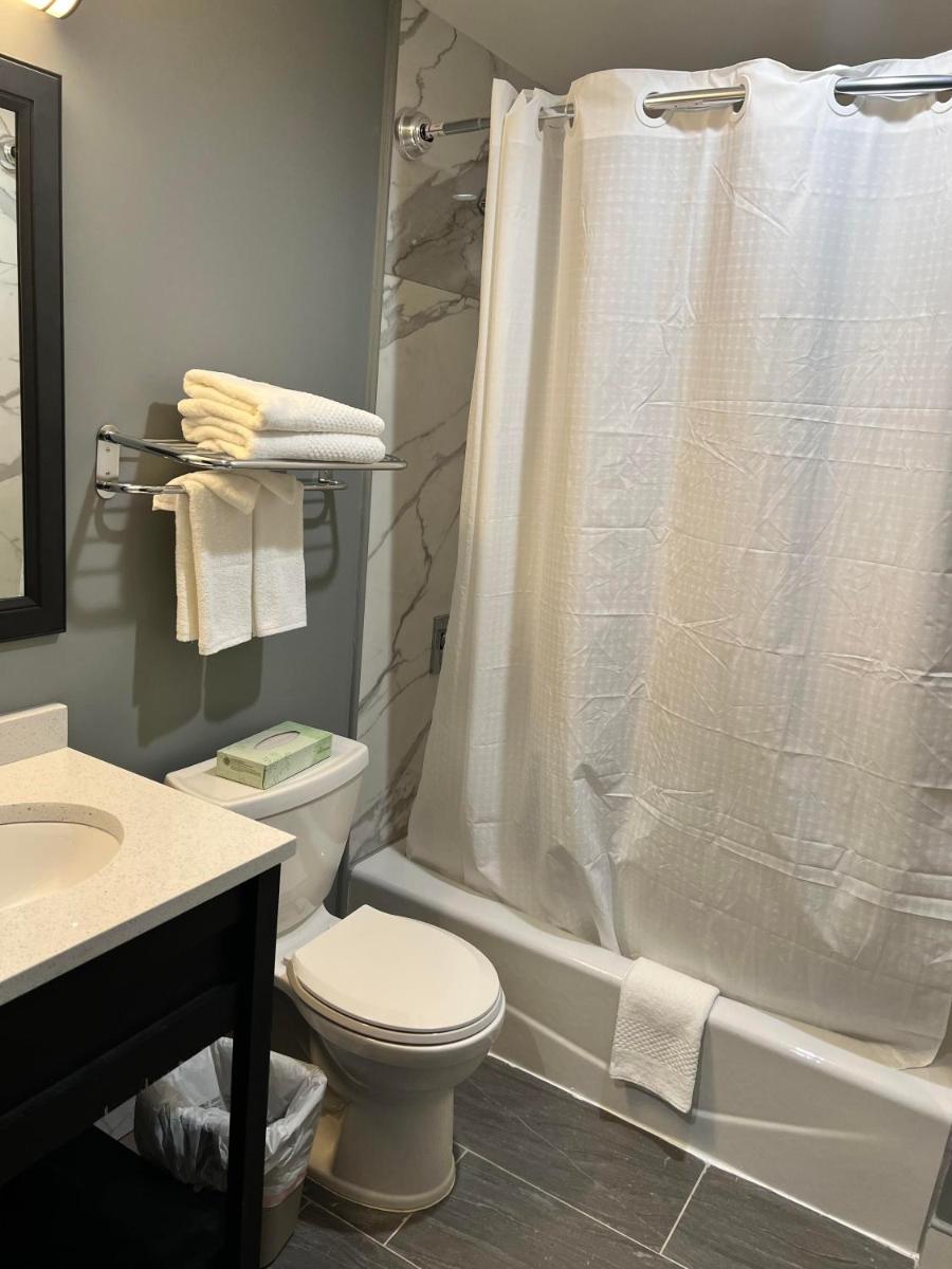 Deluxe Inn & Suites - Long Island City NYC - Housity