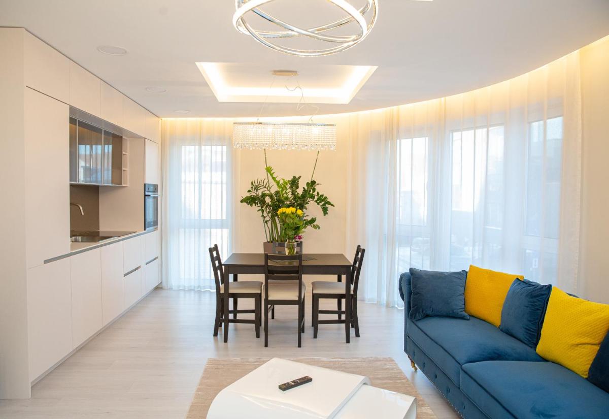 Luxurious Blue&Yellow Apartment in Kaunas Center - Housity
