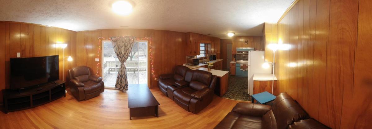 Riverside Retreat and Arcade - Housity