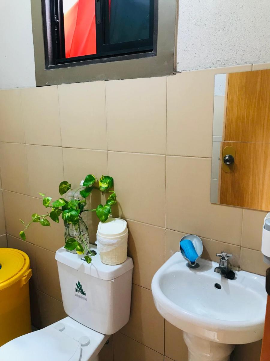 Suitetrails - Townhouse QC- R&R, Simple life, Peaceful getaway for backpackers, couples and small group