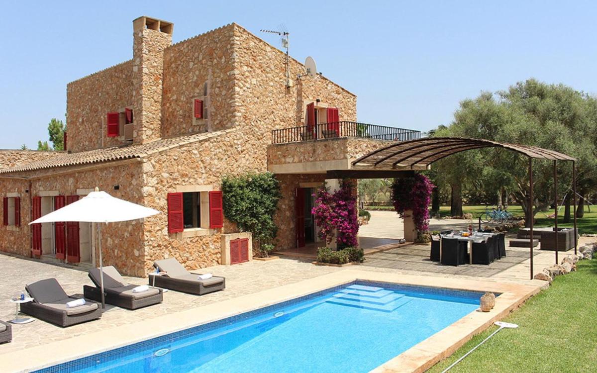 Lovely 4-Bed House close to Campos and beaches - Housity
